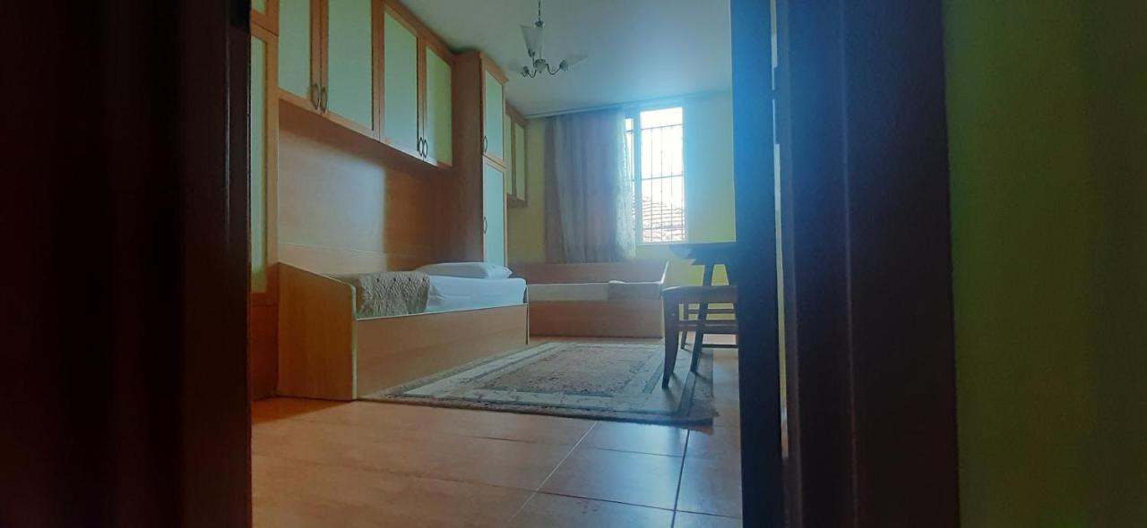 Enki'S Guesthouse Tirana Extérieur photo