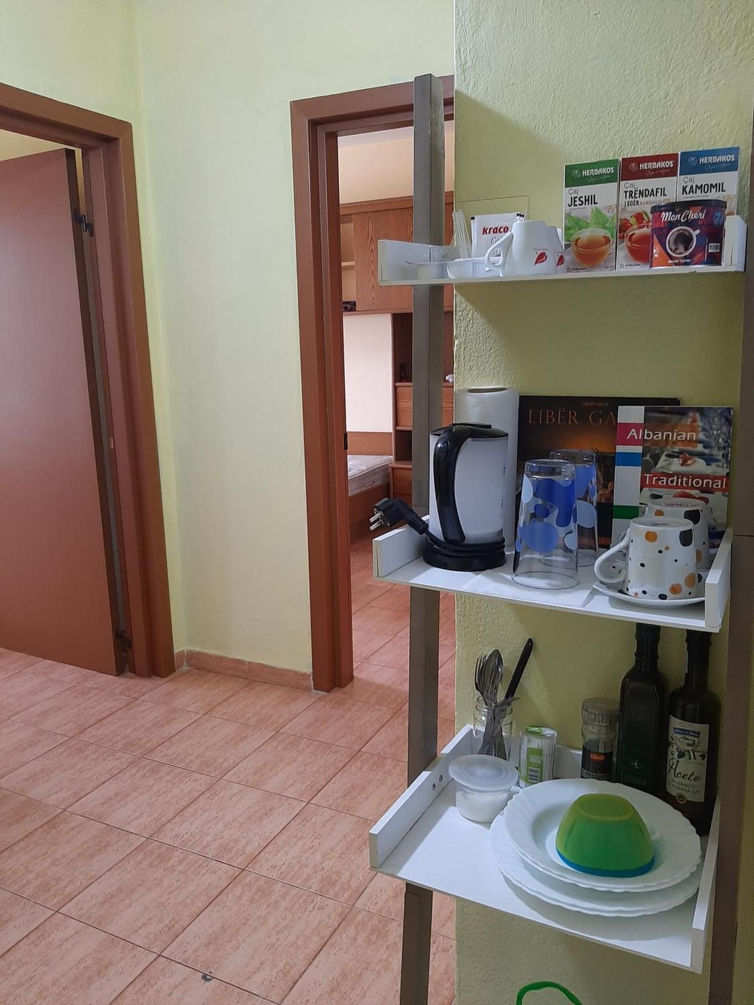 Enki'S Guesthouse Tirana Extérieur photo