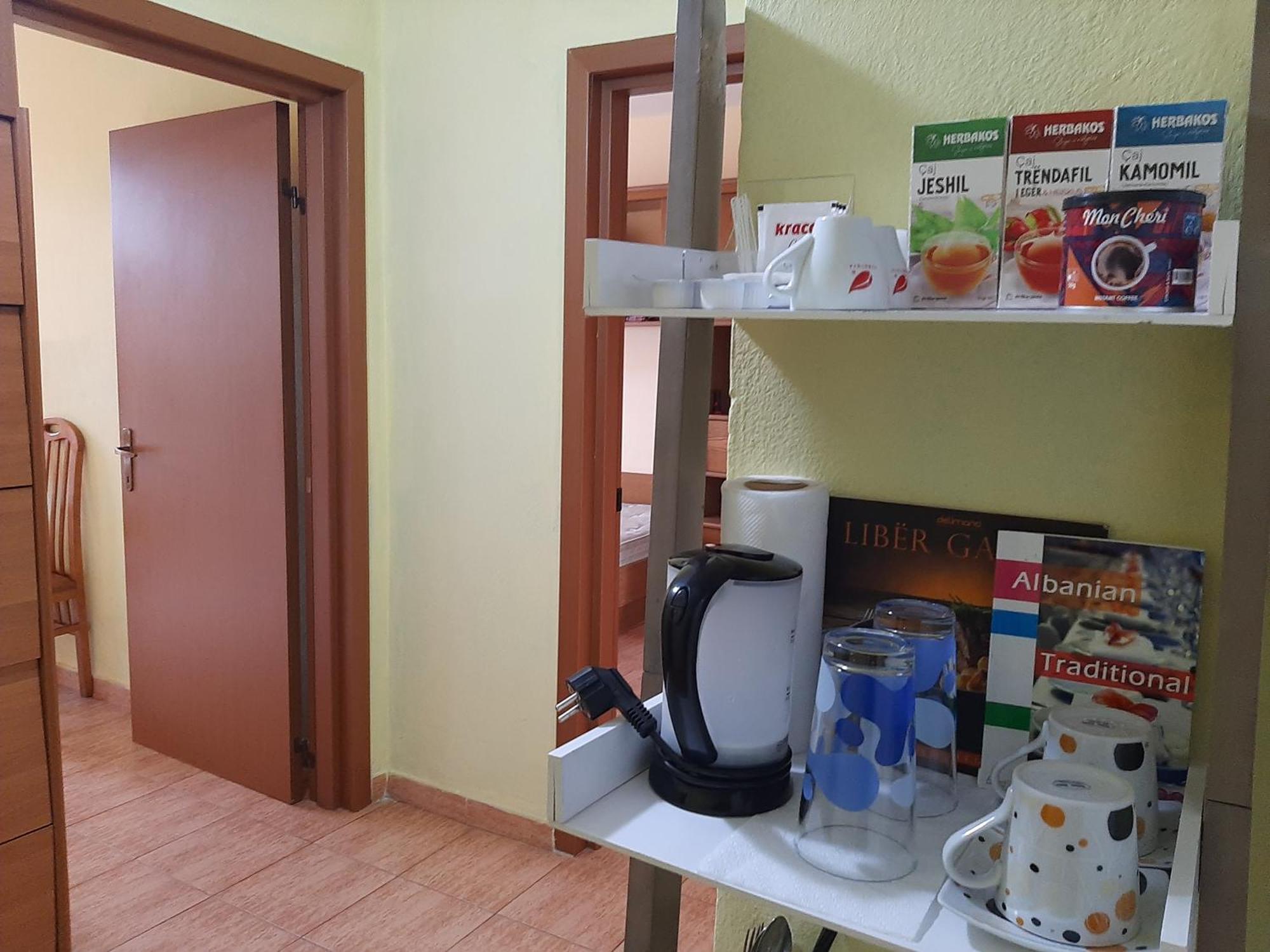 Enki'S Guesthouse Tirana Extérieur photo