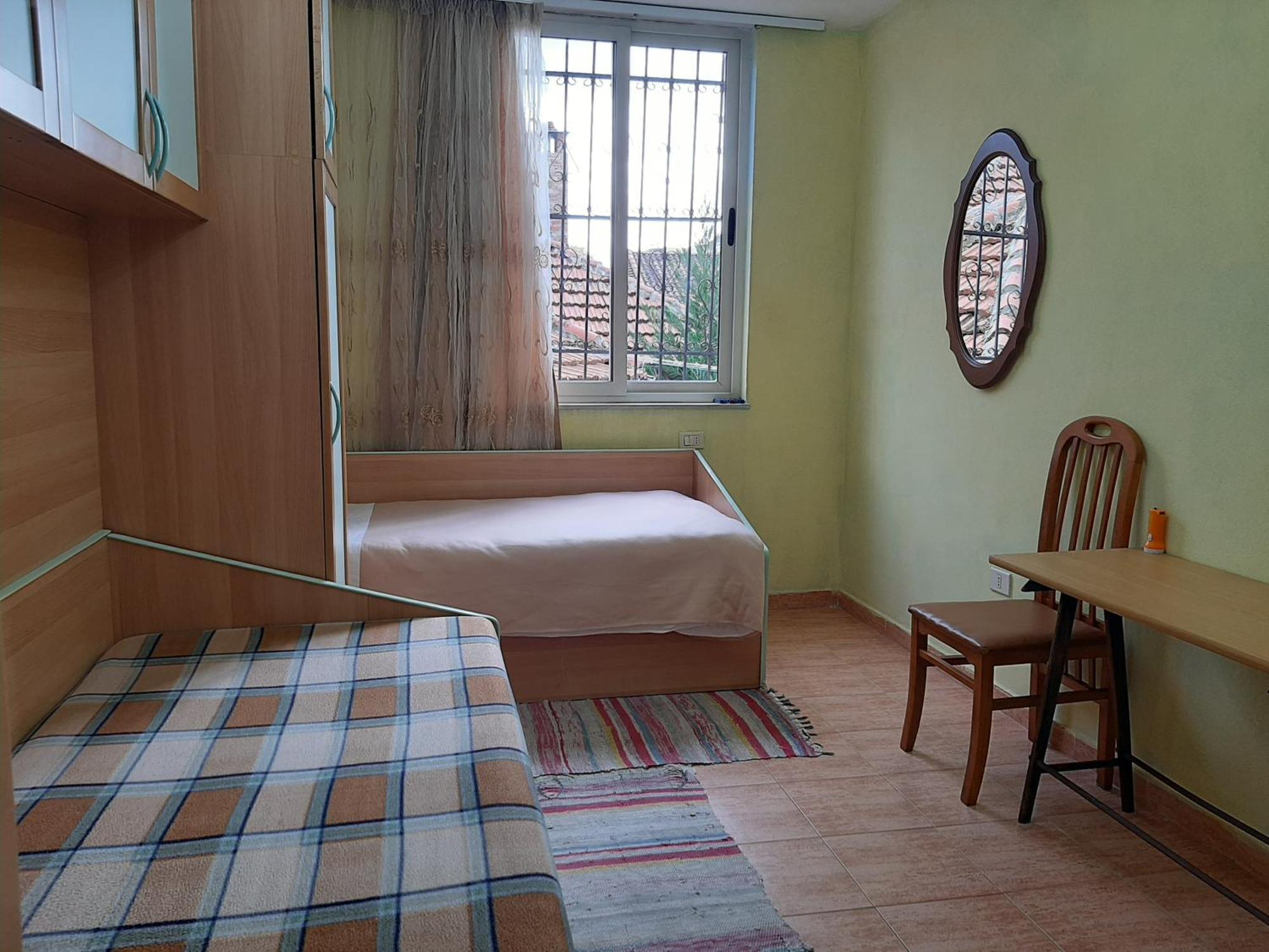 Enki'S Guesthouse Tirana Extérieur photo