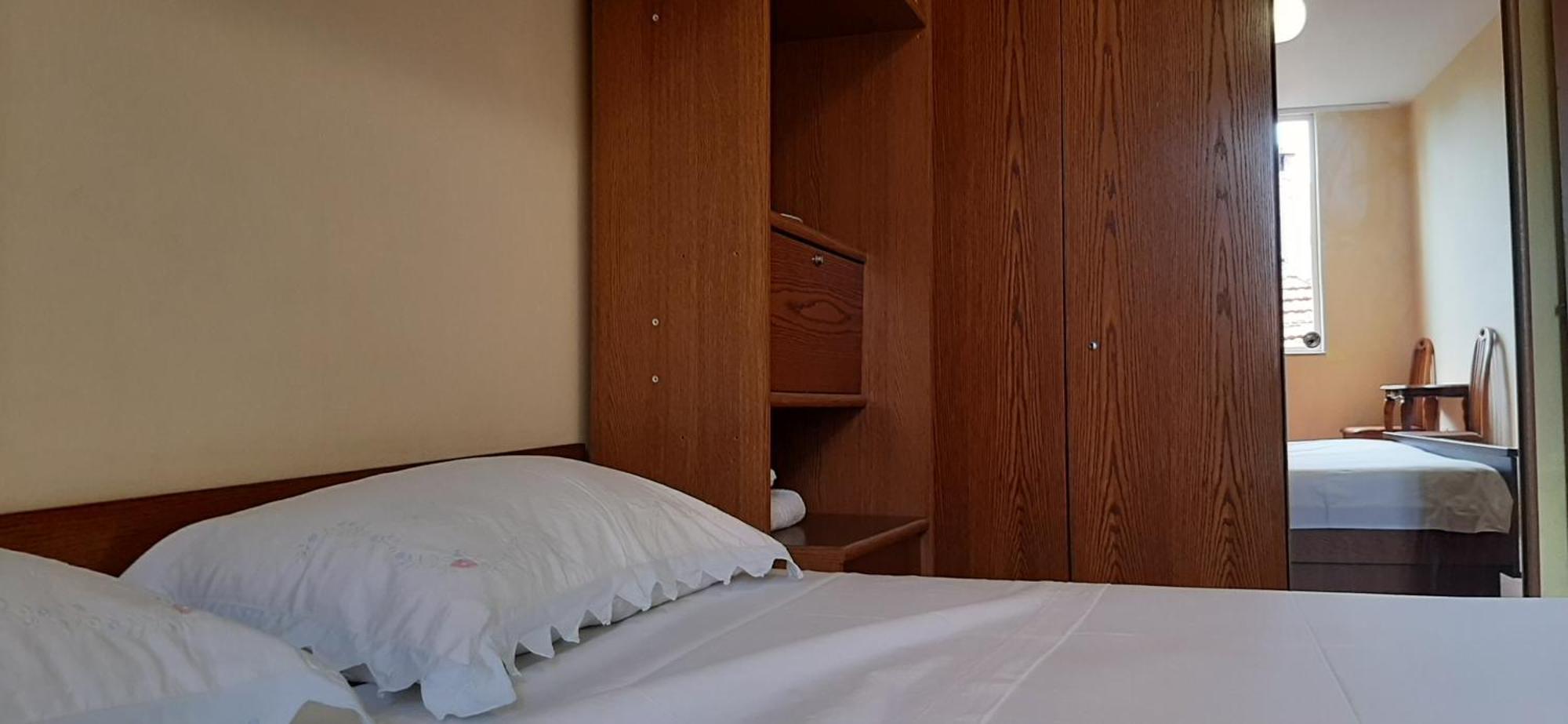 Enki'S Guesthouse Tirana Extérieur photo